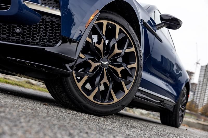 2023 Aston Martin DBX707