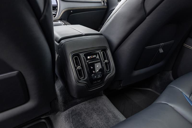 2023 Aston Martin DBX707