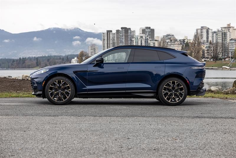 2023 Aston Martin DBX707