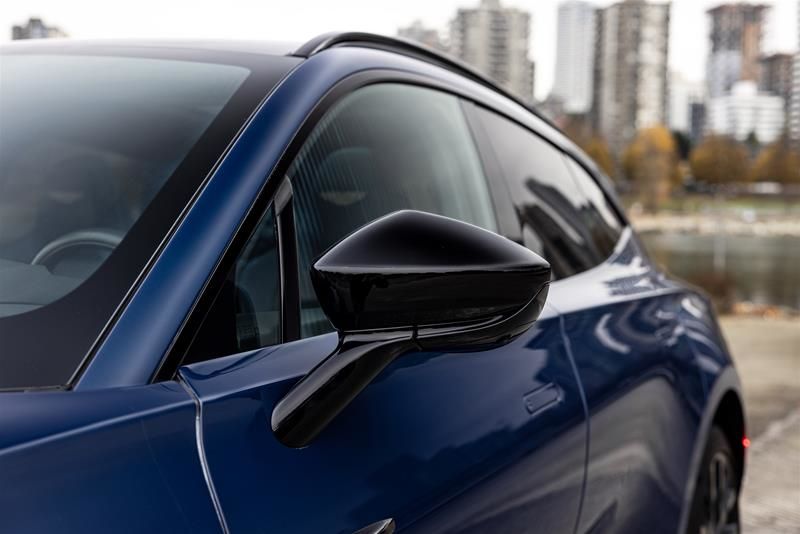 2023 Aston Martin DBX707