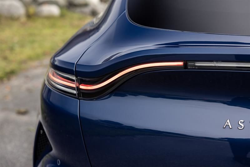 2023 Aston Martin DBX707