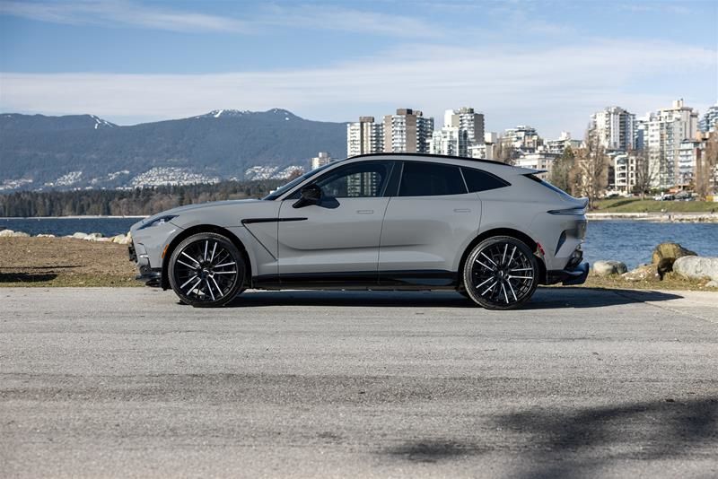 2023 Aston Martin DBX707