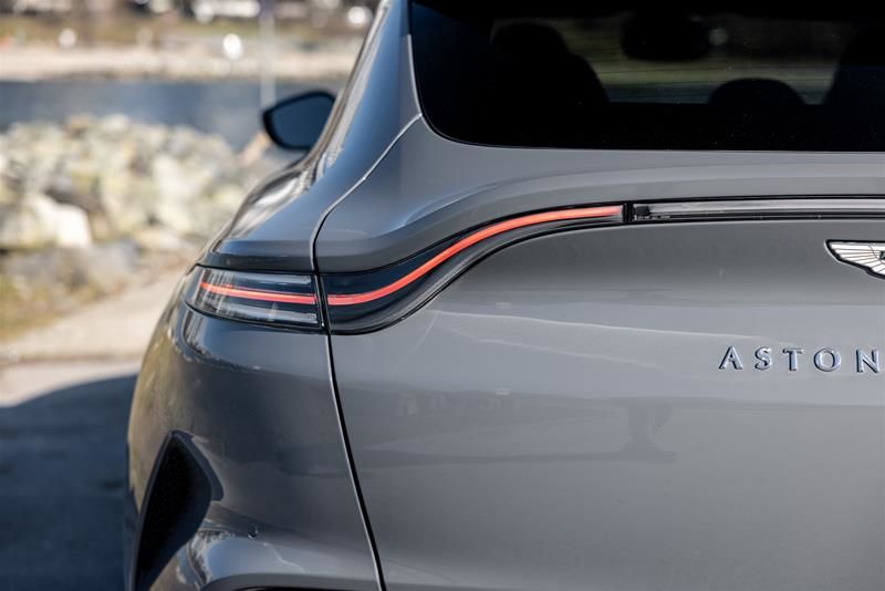 2023 Aston Martin DBX707