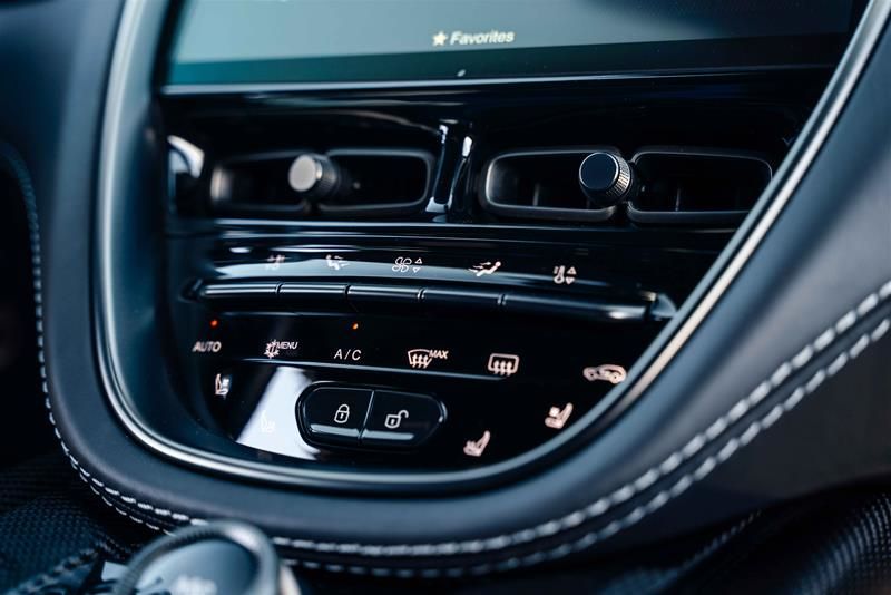 2023 Aston Martin DBX707