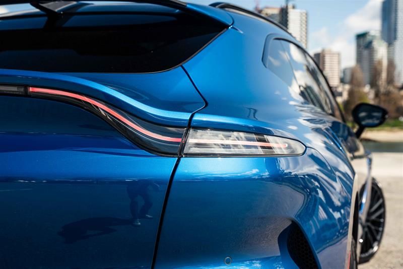 2023 Aston Martin DBX707