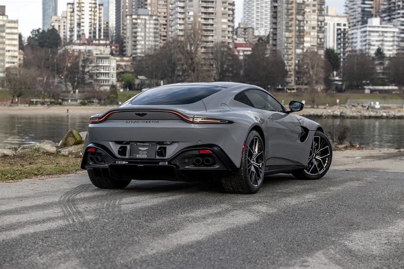 2022 Aston Martin Vantage