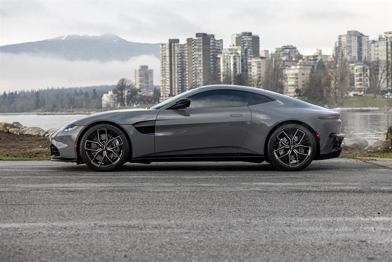 2022 Aston Martin Vantage