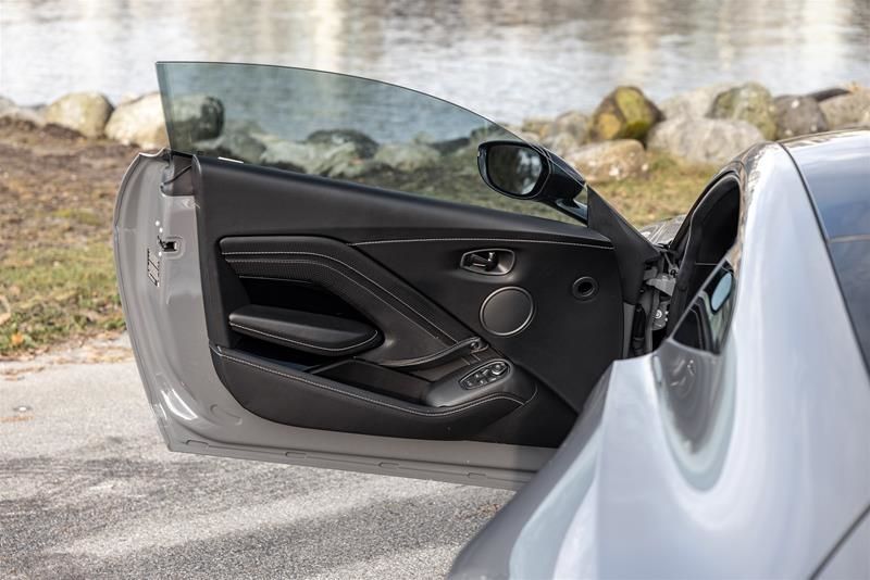 2022 Aston Martin Vantage