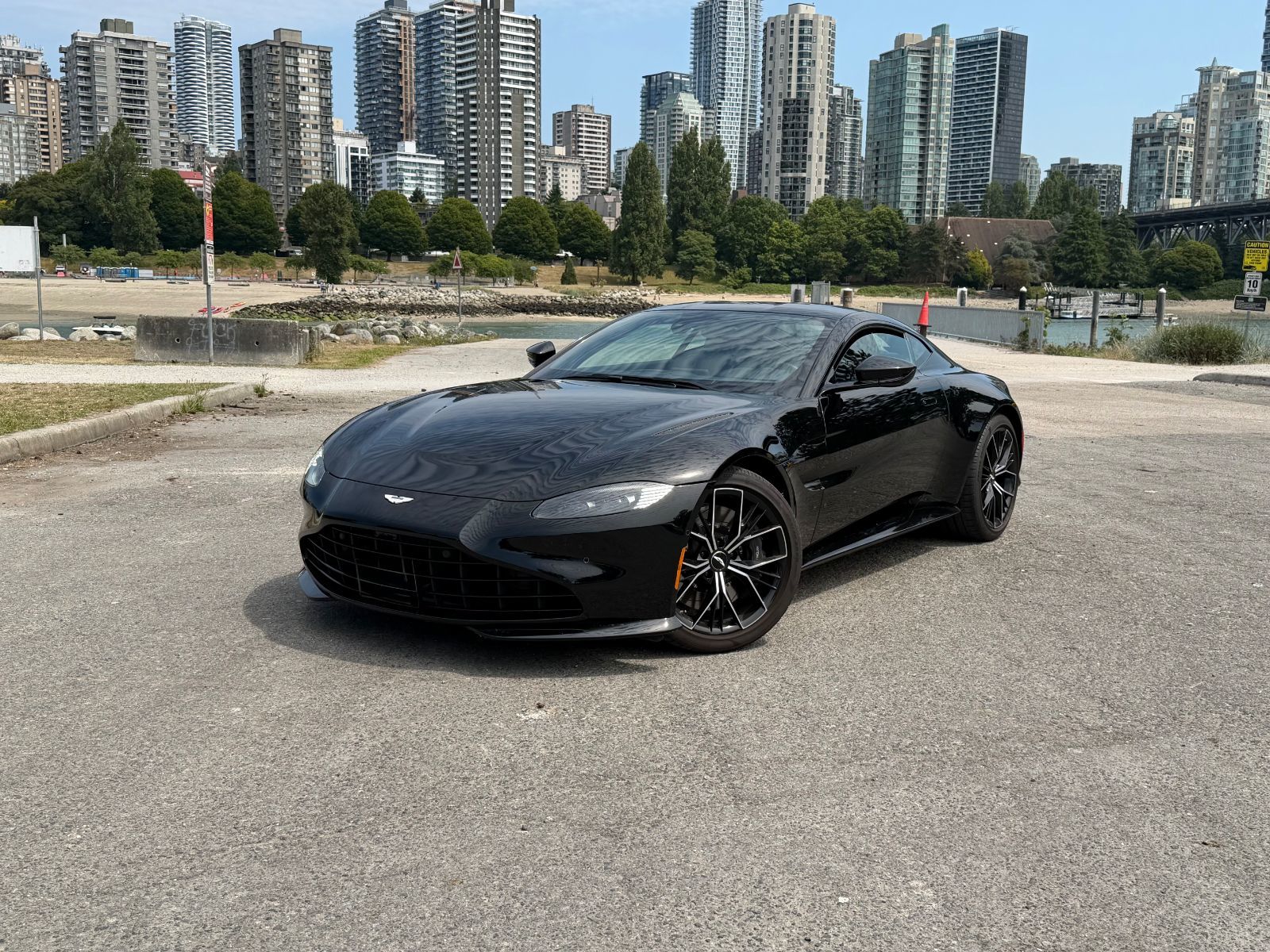 2022 Aston Martin Vantage