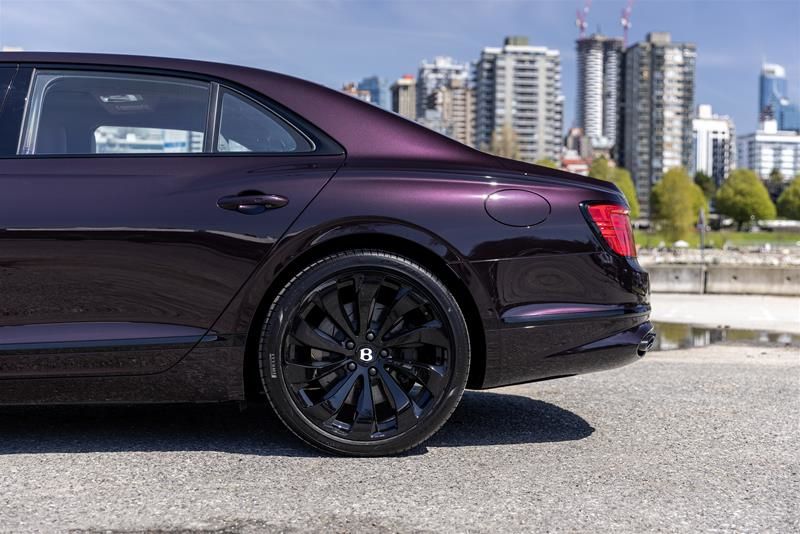 Bentley Flying Spur  2023 à Vancouver, Colombie-Britannique