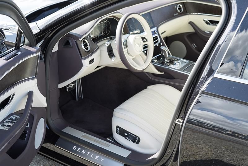 Bentley Flying Spur  2024 à Vancouver, Colombie-Britannique