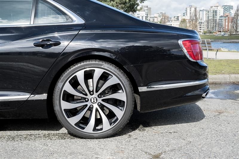 Bentley Flying Spur  2024 à Vancouver, Colombie-Britannique