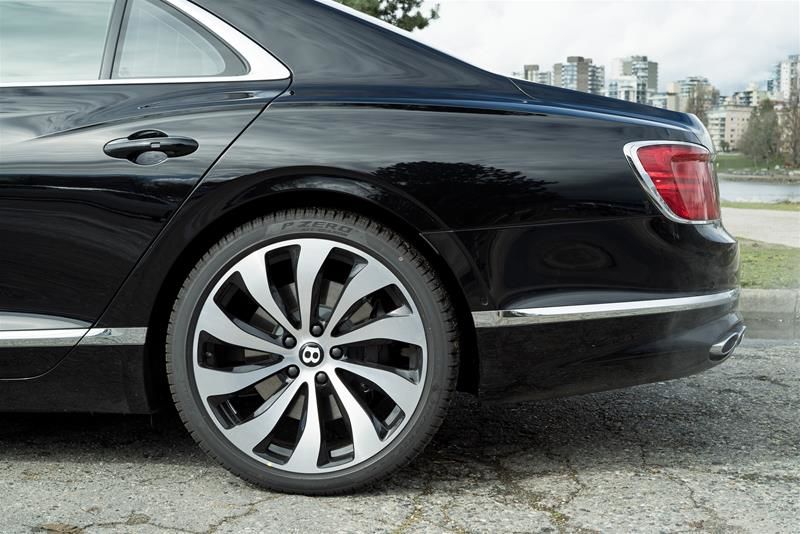 Bentley Flying Spur  2024 à Vancouver, Colombie-Britannique
