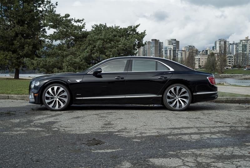 Bentley Flying Spur  2024 à Vancouver, Colombie-Britannique