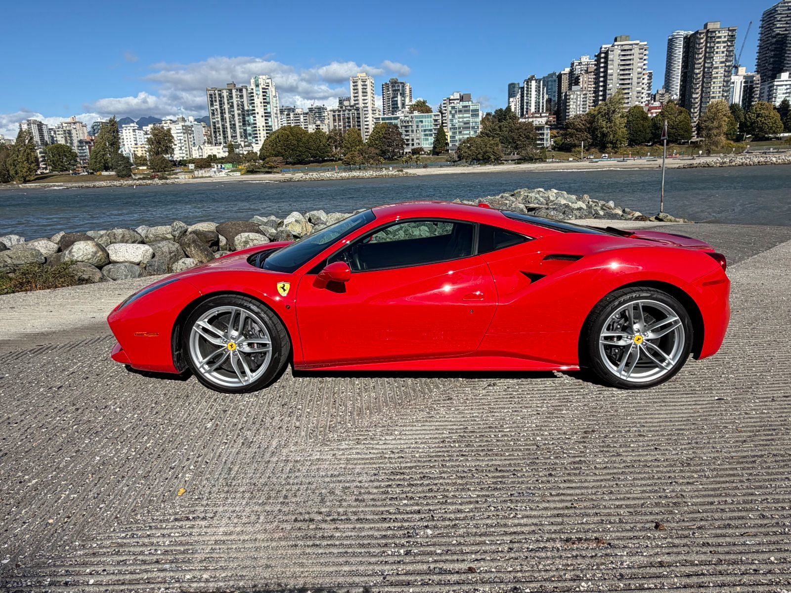Ferrari 488 GTB  2018 à Vancouver, Colombie-Britannique