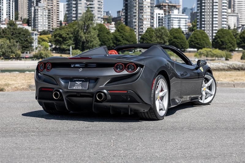 Ferrari F8  2021 à Vancouver, Colombie-Britannique