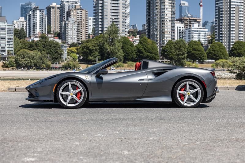 Ferrari F8  2021 à Vancouver, Colombie-Britannique