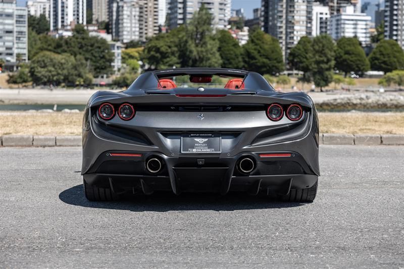 Ferrari F8  2021 à Vancouver, Colombie-Britannique