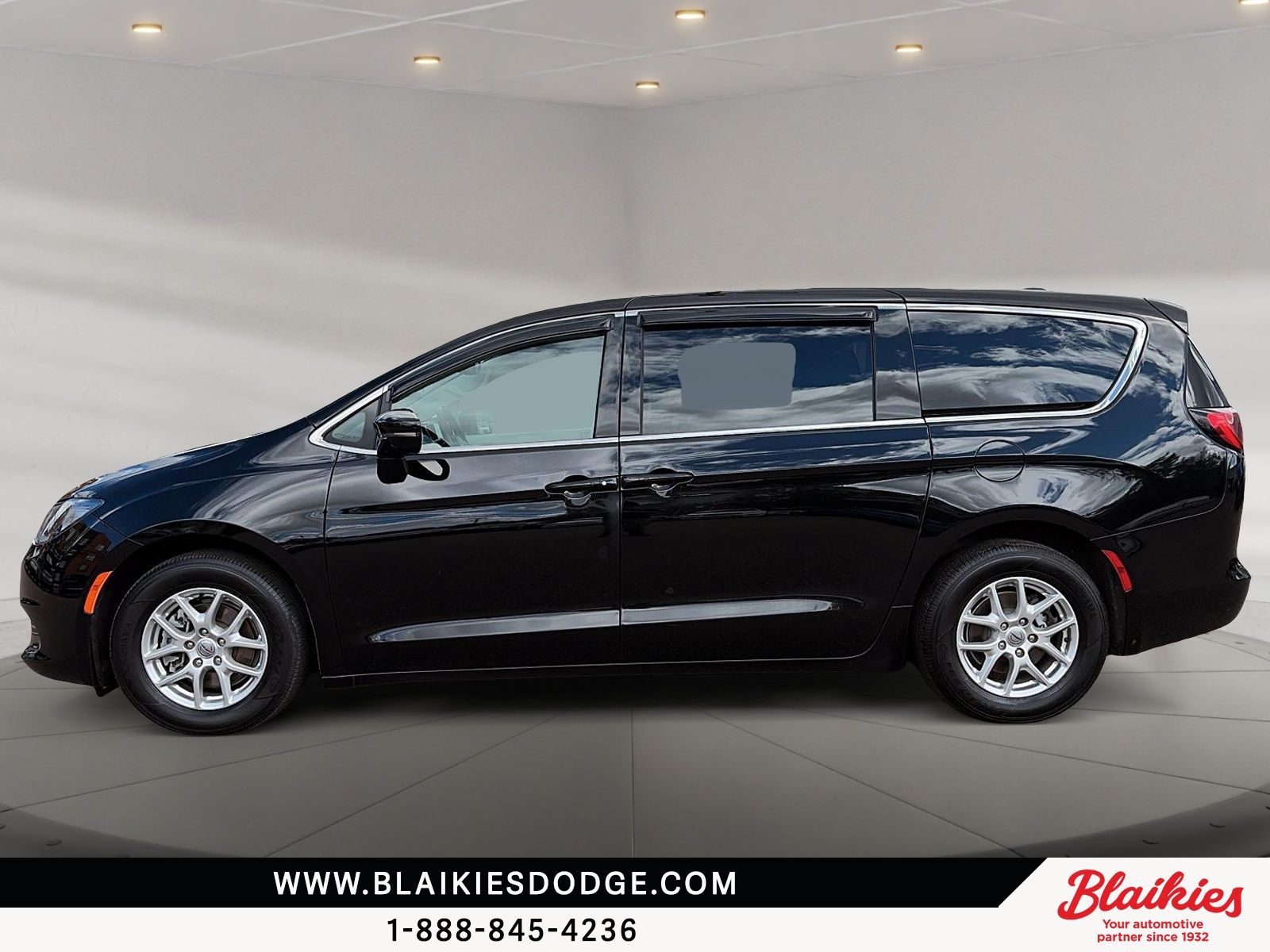 Photo 2024 Chrysler Grand Caravan SXT #5