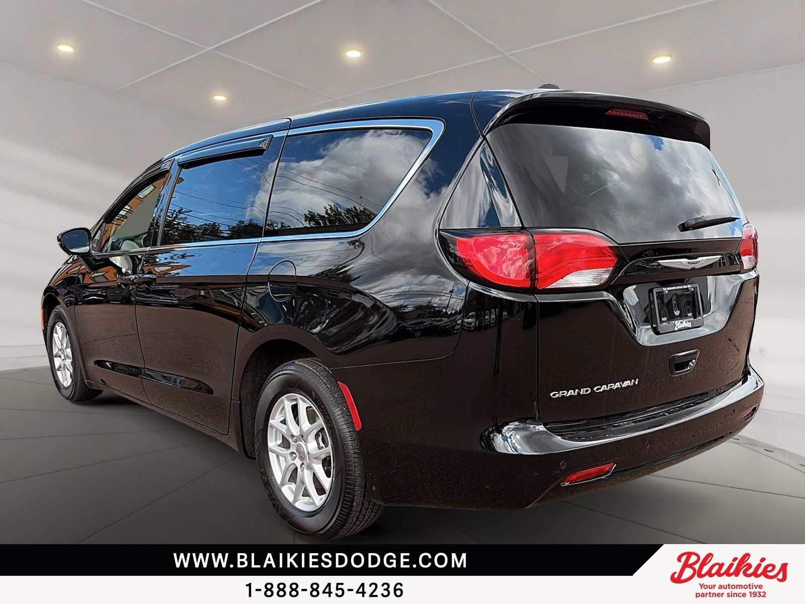 Photo 2024 Chrysler Grand Caravan SXT #4