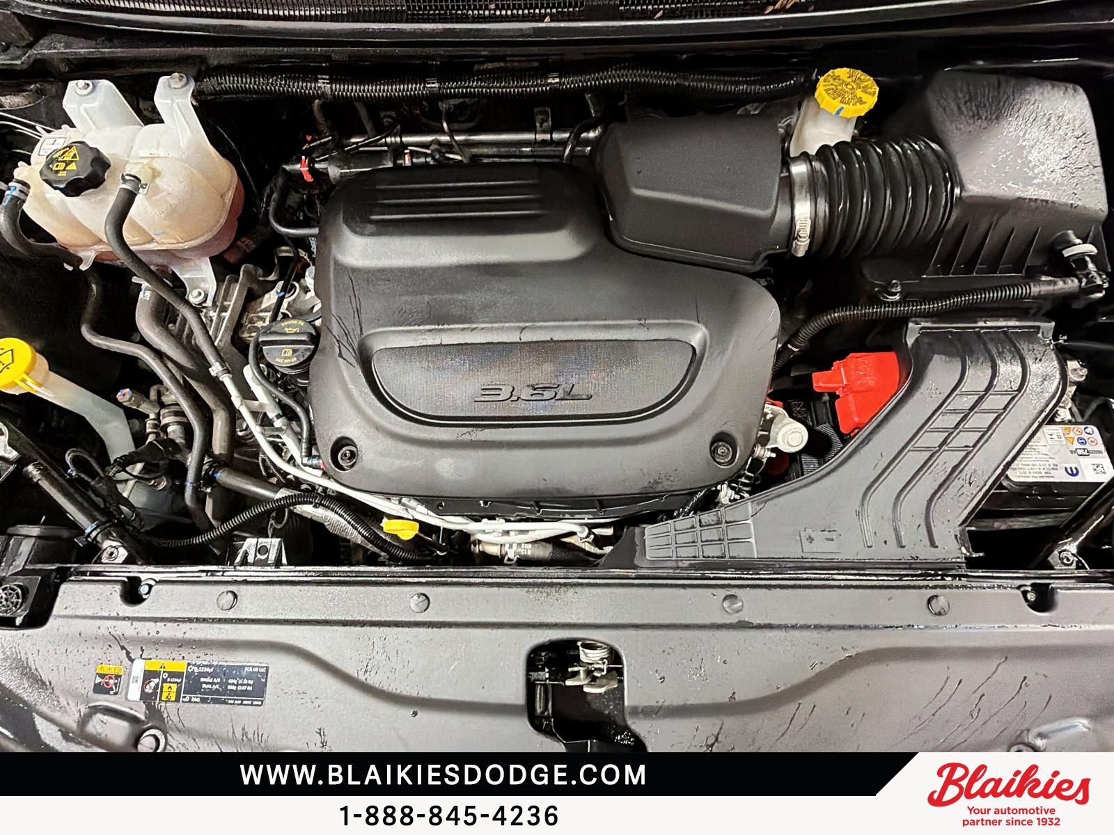 Photo 2024 Chrysler Grand Caravan SXT #8