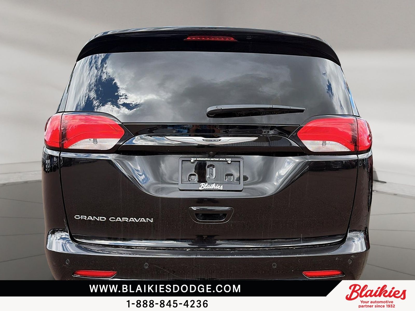 Photo 2024 Chrysler Grand Caravan SXT #3