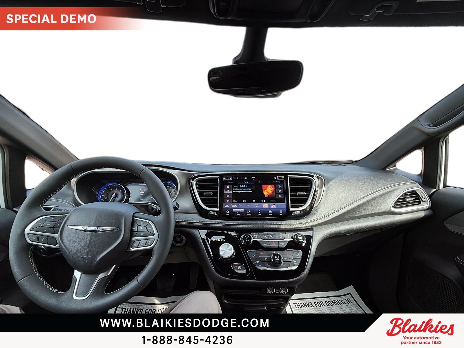 Photo 2025 Chrysler Pacifica Select #8