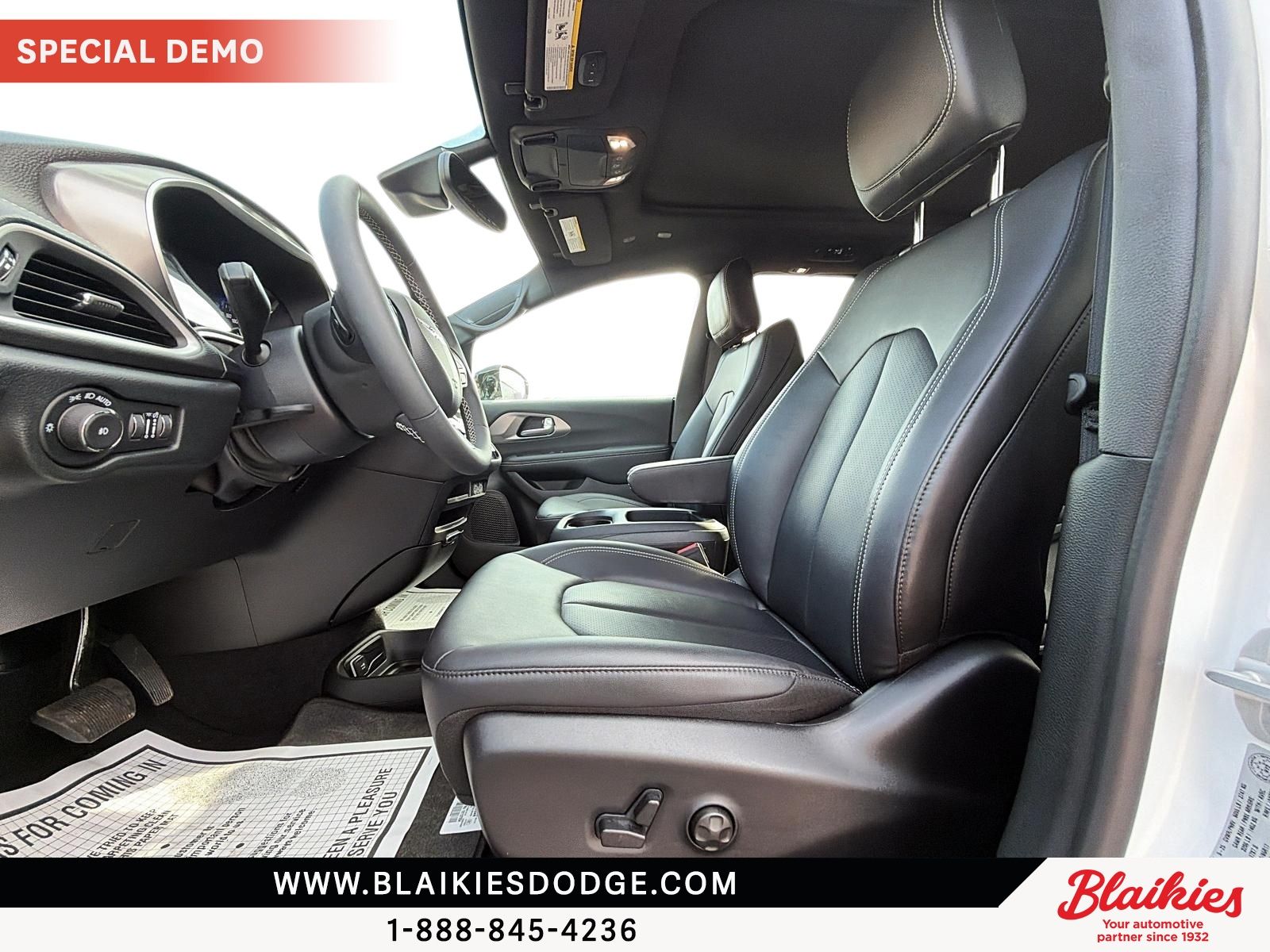Photo 2025 Chrysler Pacifica Select #7