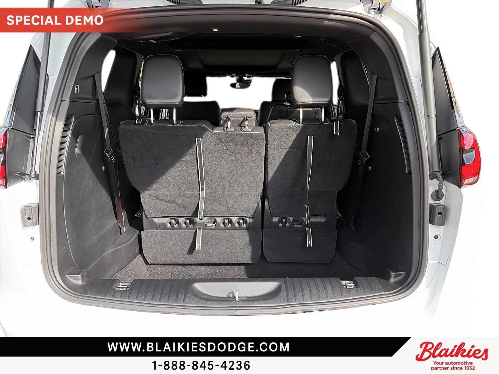Photo 2025 Chrysler Pacifica Select #4