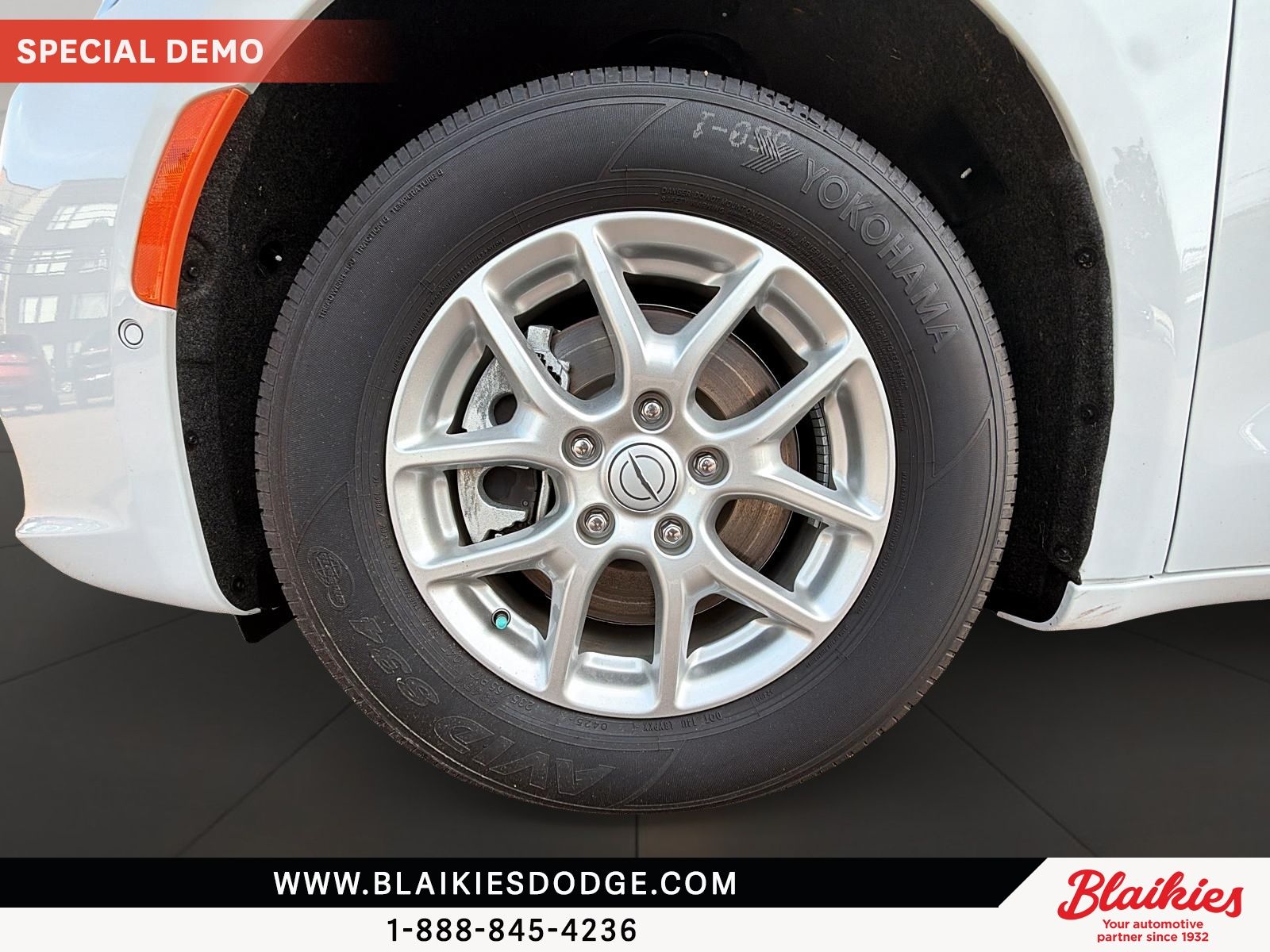 Photo 2025 Chrysler Pacifica Select #5