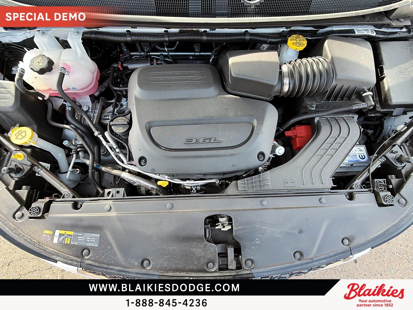 Photo 2025 Chrysler Pacifica Select #6