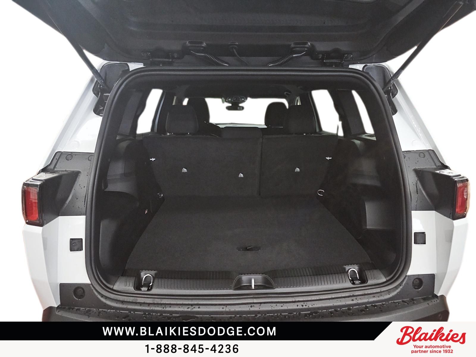 Photo 2026 Jeep Cherokee LAREDO #6