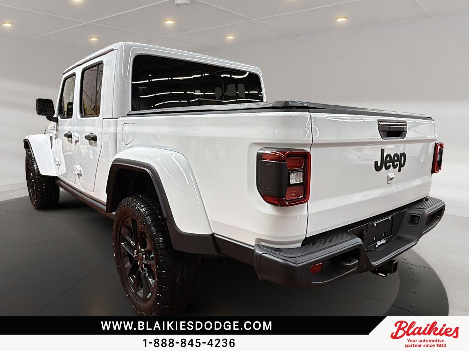 Photo Jeep Gladiator NIGHTHAWK 2026 #4