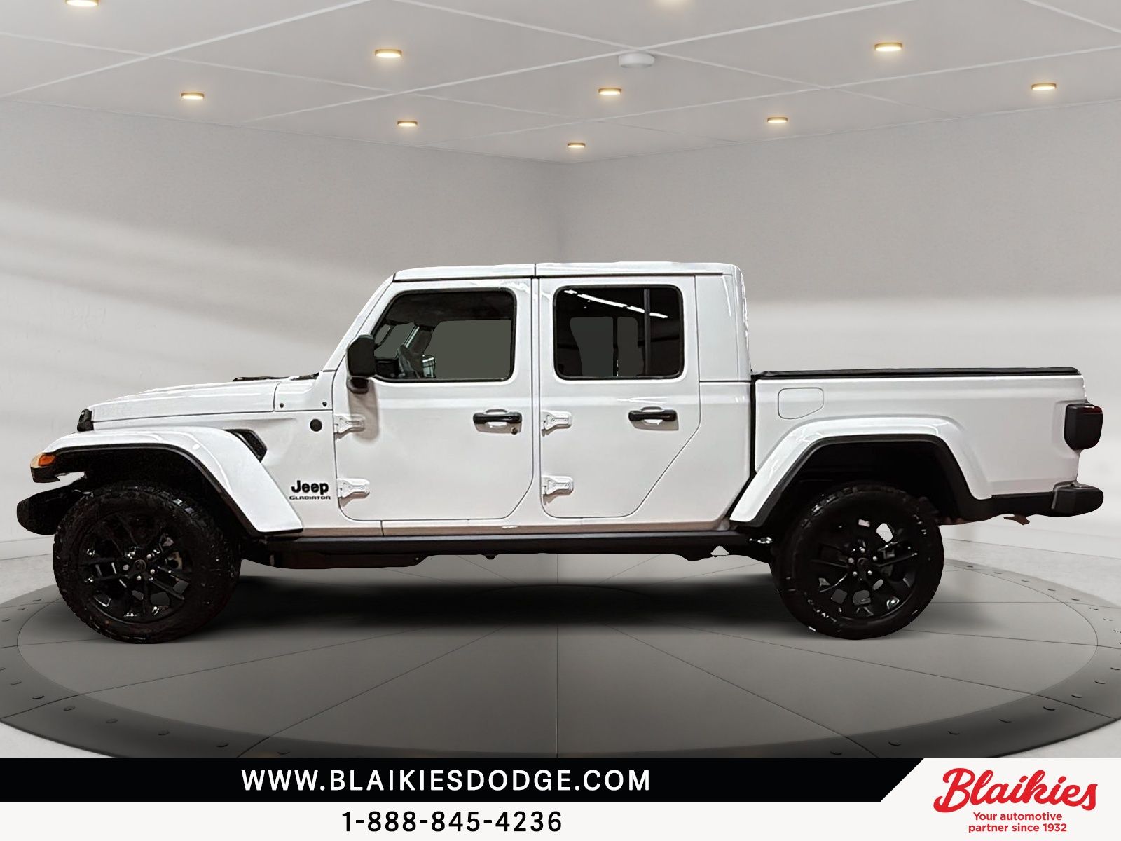 Photo Jeep Gladiator NIGHTHAWK 2026 #5
