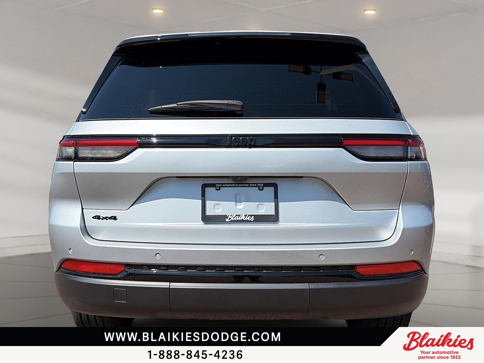 Photo 2025 Jeep Grand Cherokee Altitude #3