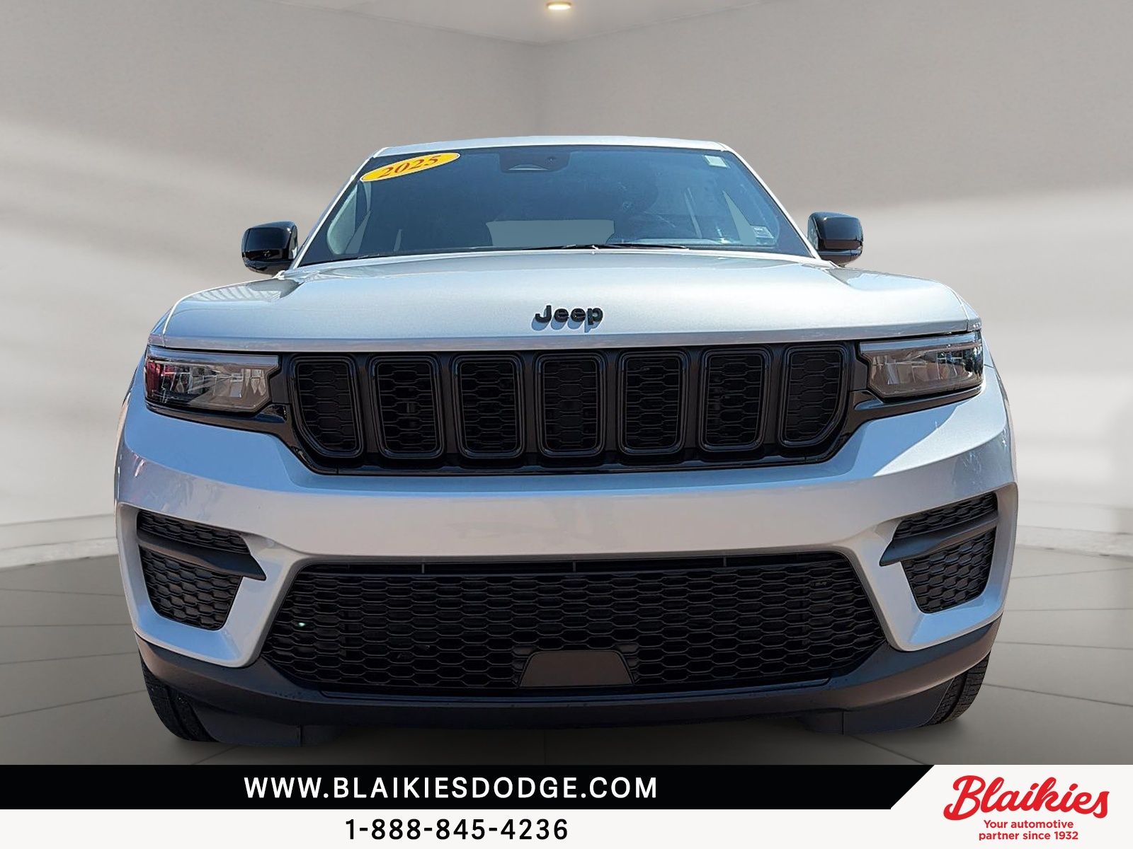 Photo 2025 Jeep Grand Cherokee Altitude #2