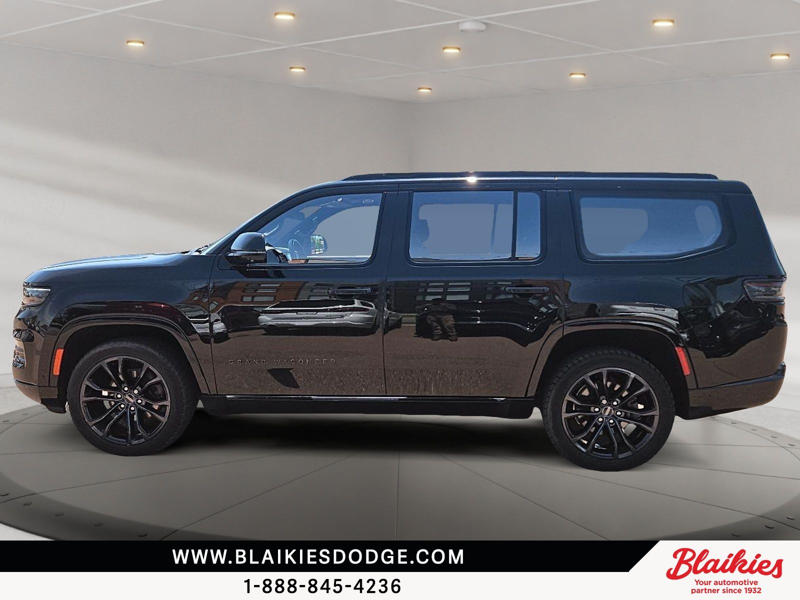 Photo Jeep Grand Wagoneer Series II Obsidian 2023 #5