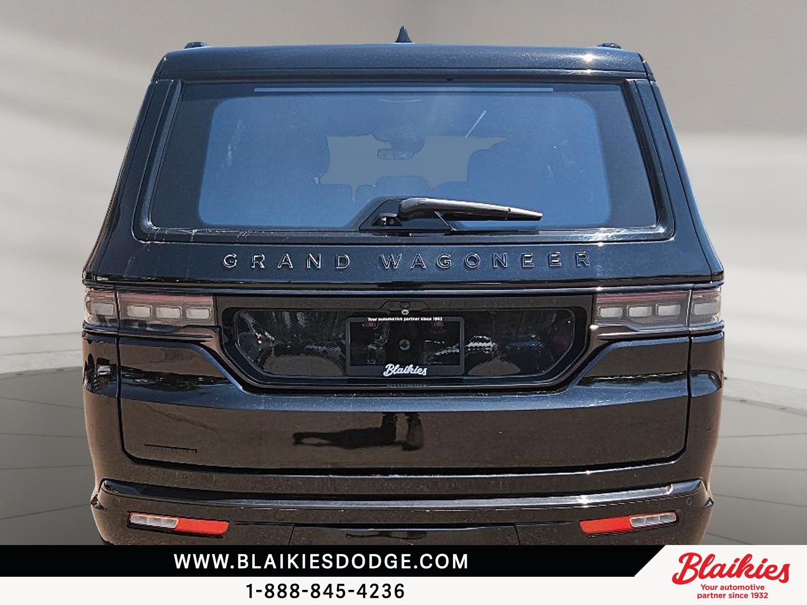 Photo Jeep Grand Wagoneer Series II Obsidian 2023 #3