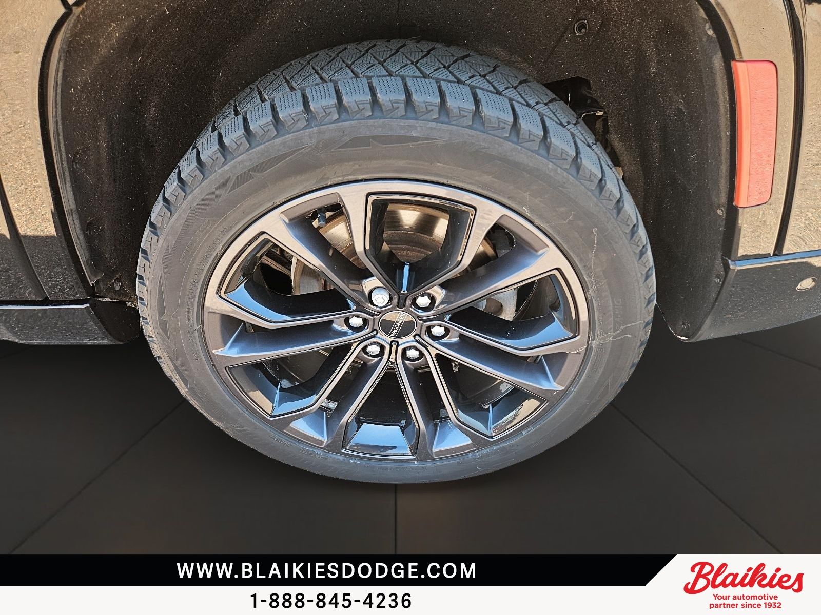 Photo Jeep Grand Wagoneer Series II Obsidian 2023 #7