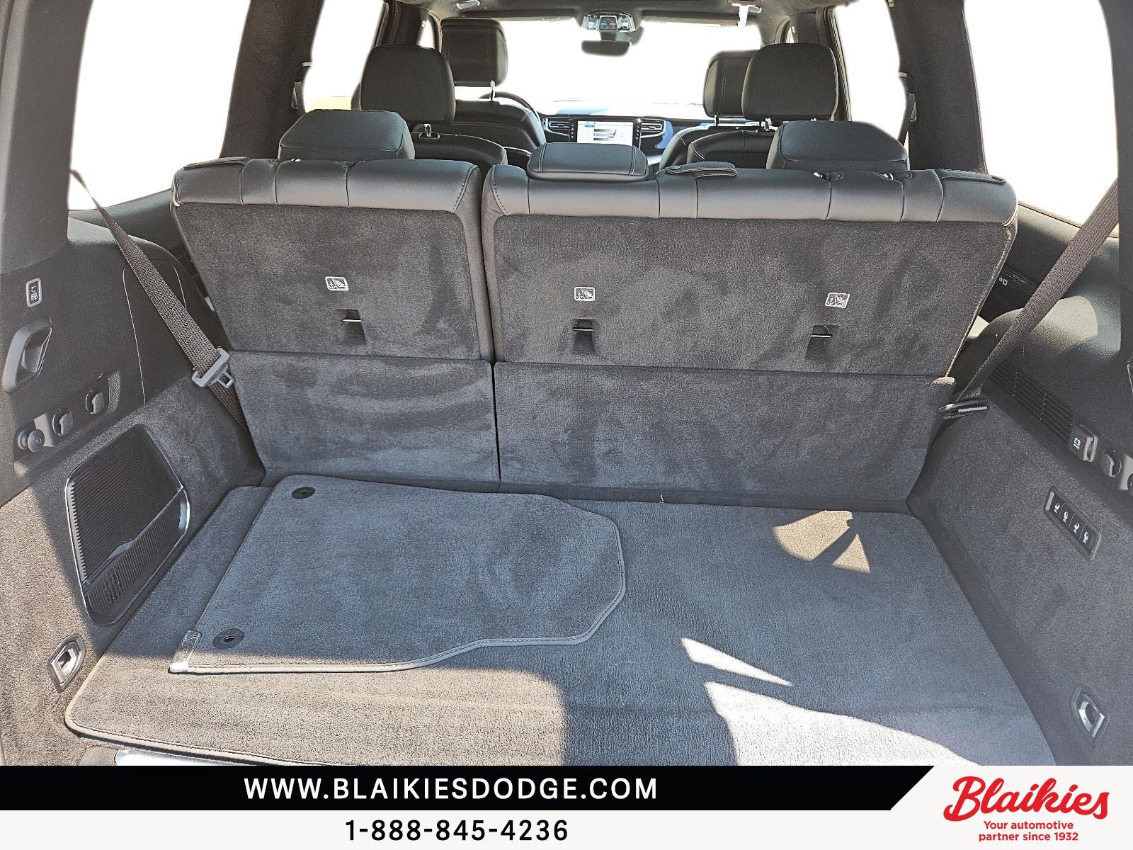Photo Jeep Grand Wagoneer Series II Obsidian 2023 #6