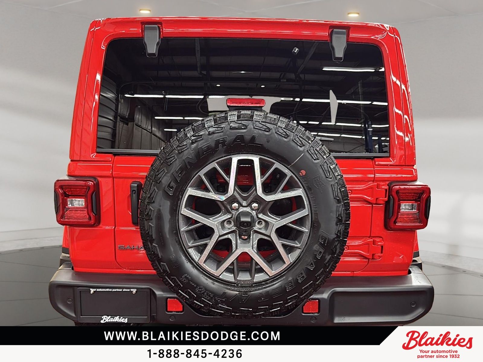 Photo 2026 Jeep Wrangler 4-Door SAHARA #3
