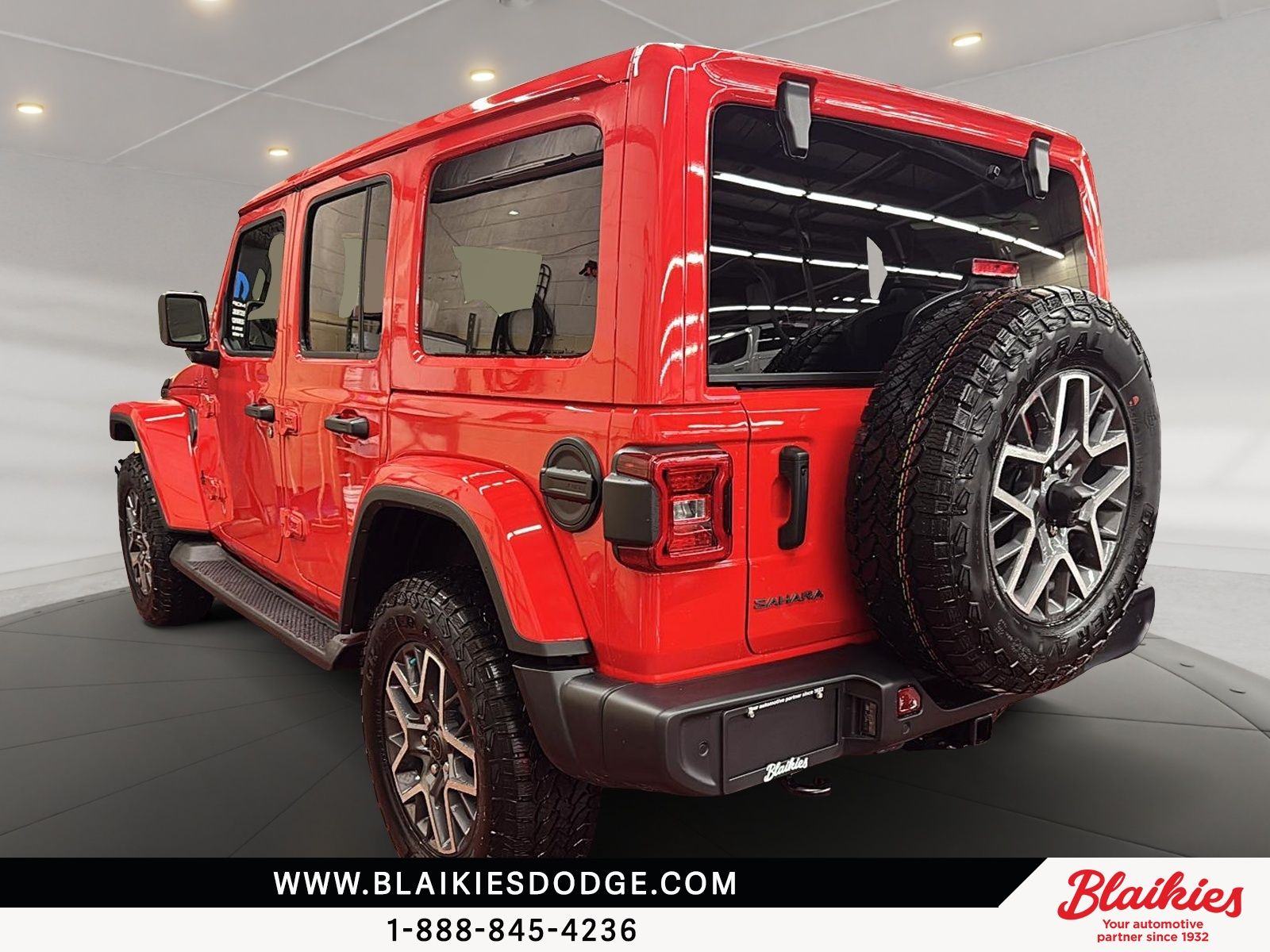 Photo 2026 Jeep Wrangler 4-Door SAHARA #4