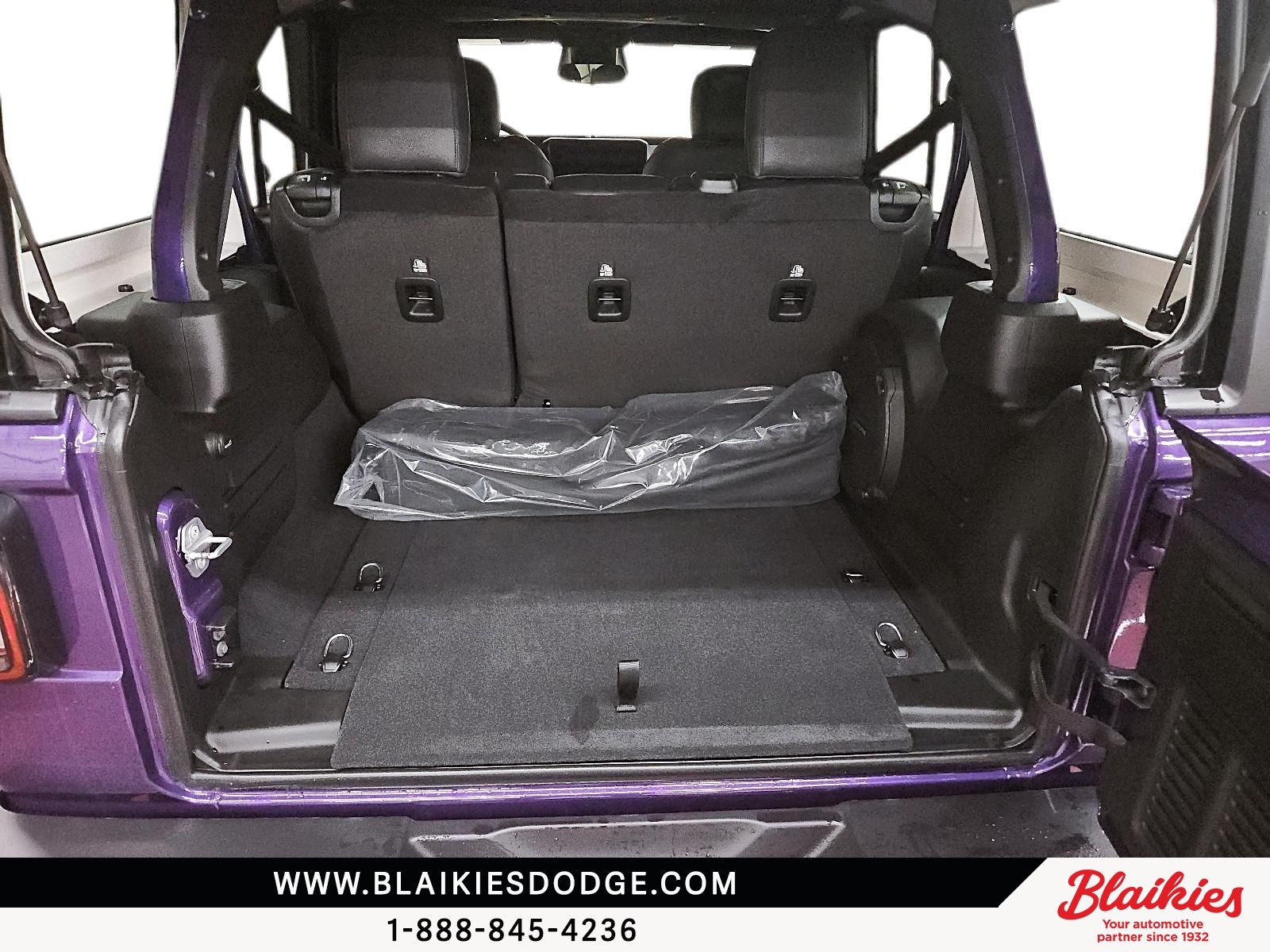 Photo Jeep Wrangler 4-Door WILLYS 2026 #6