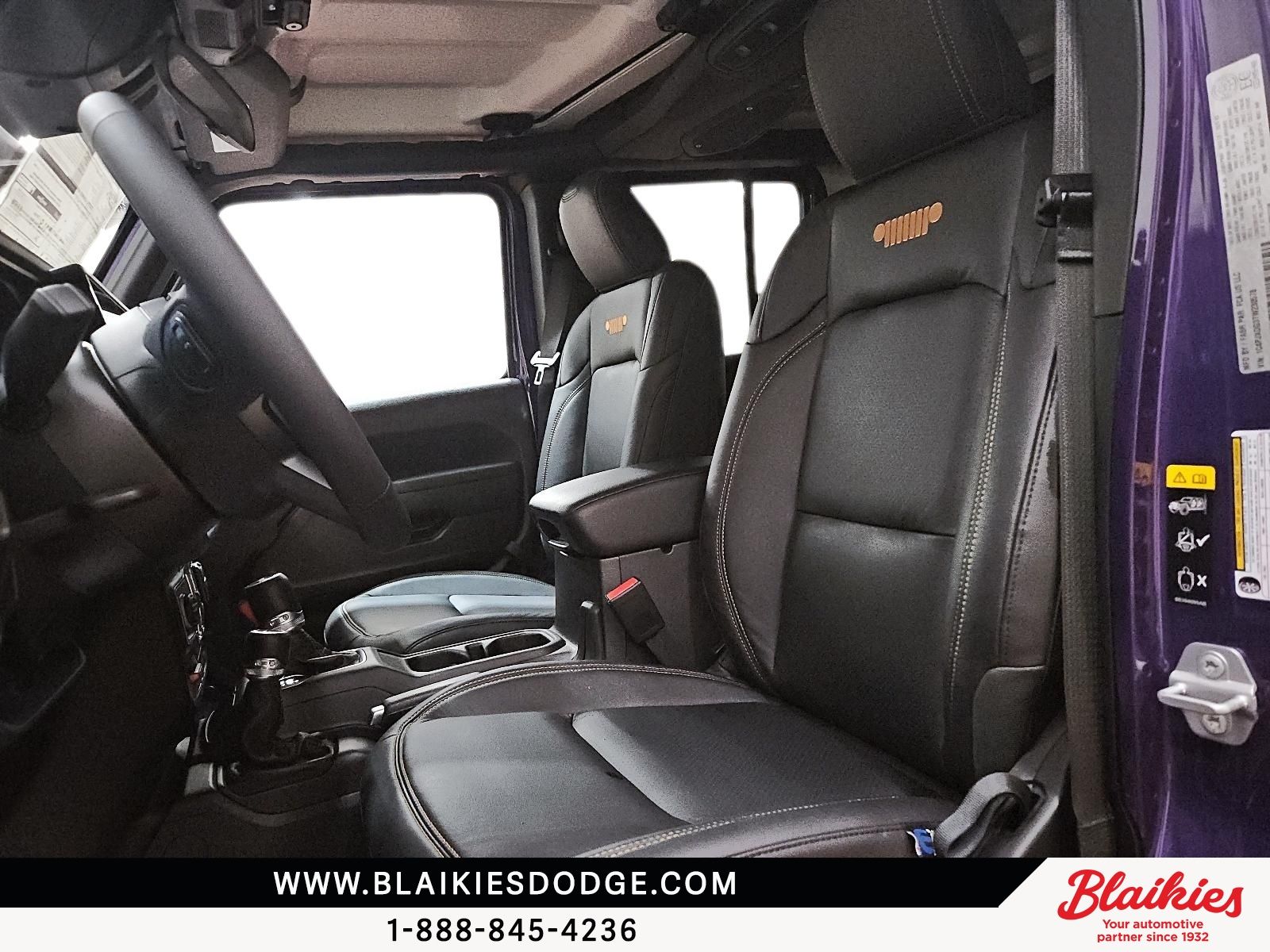 Photo Jeep Wrangler 4-Door WILLYS 2026 #8