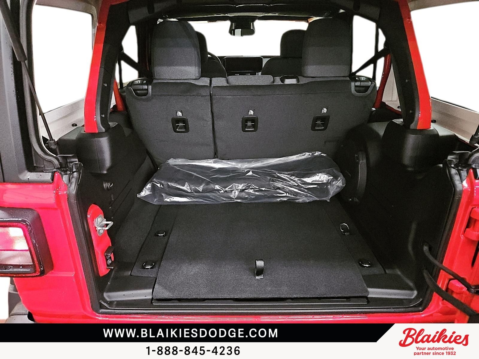 Photo Jeep Wrangler 4-Door WILLYS 2026 #6