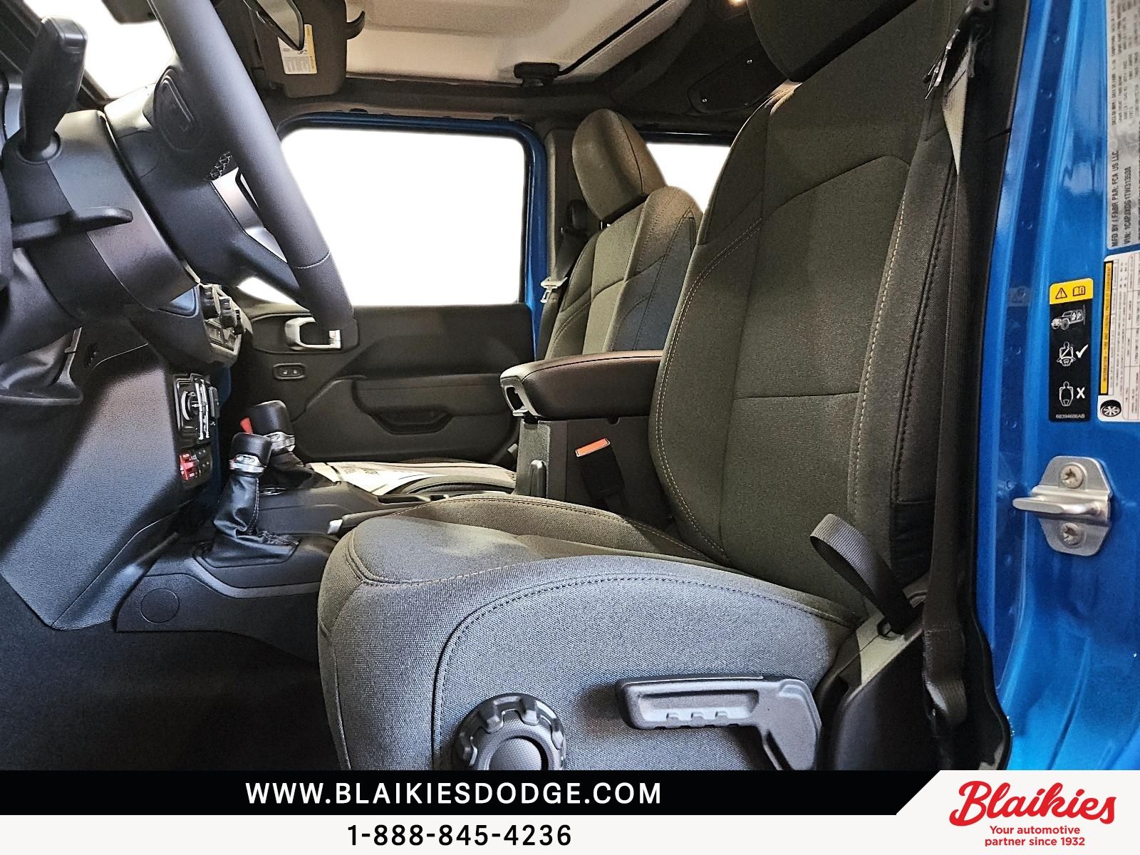 Photo Jeep Wrangler 4-Door WILLYS 2026 #8