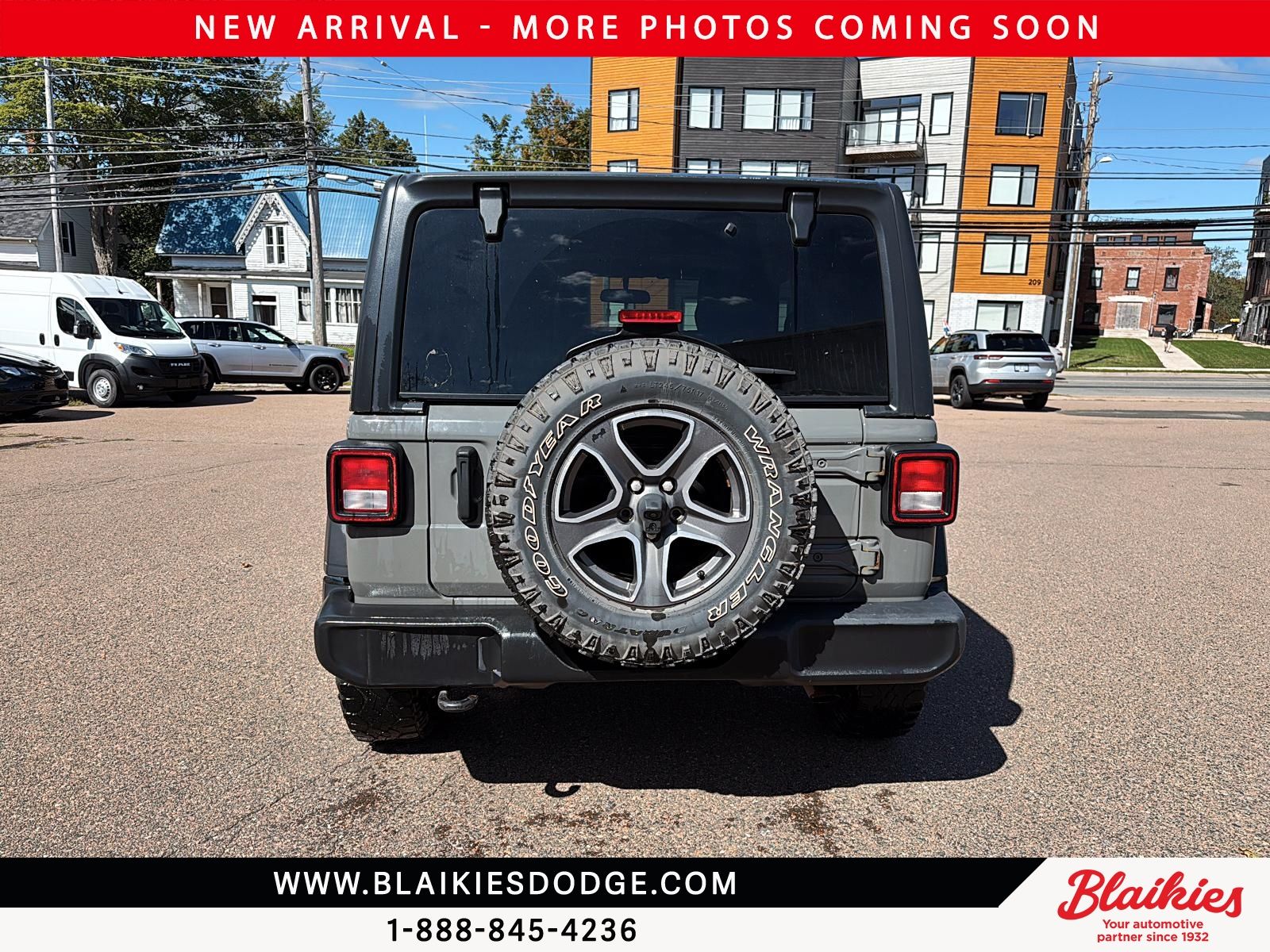 Photo 2021 Jeep Wrangler Sport S #3