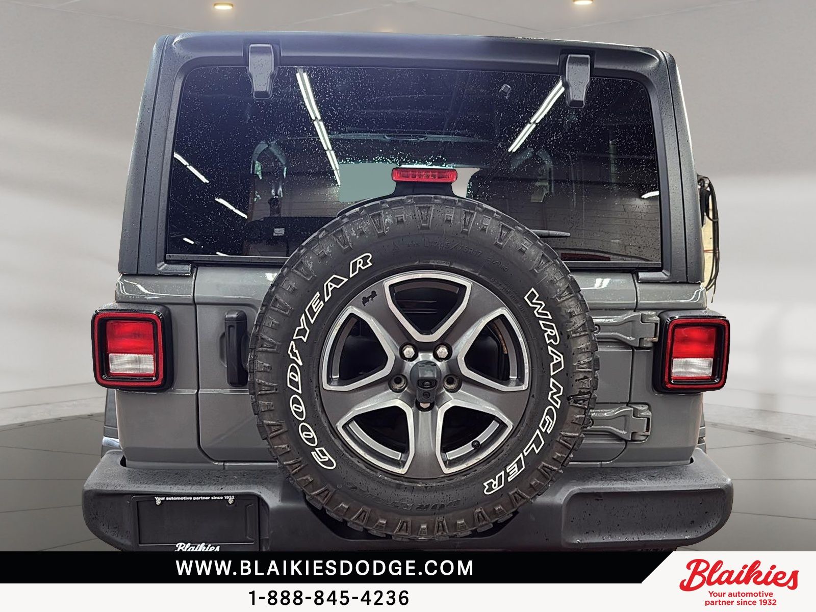 Photo 2021 Jeep Wrangler Sport S #3