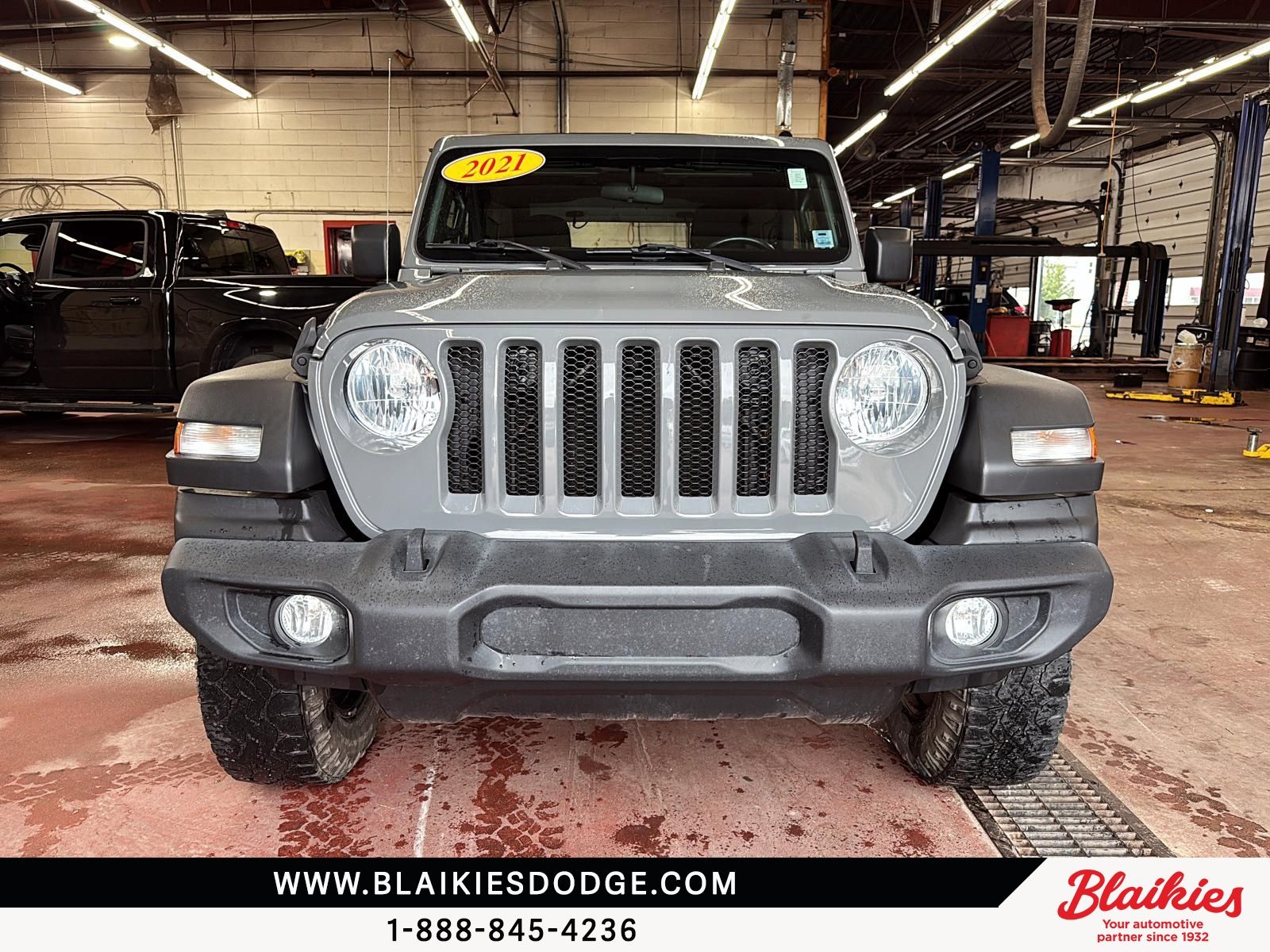 Photo 2021 Jeep Wrangler Sport S #2