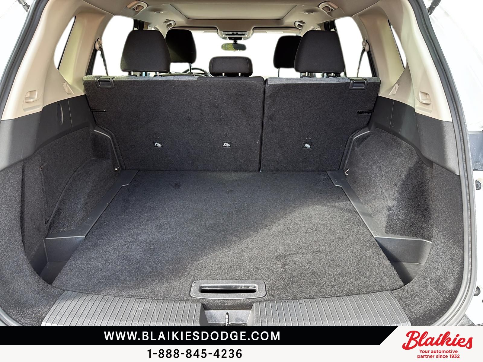 Photo 2023 Nissan Rogue SV Moonroof #5